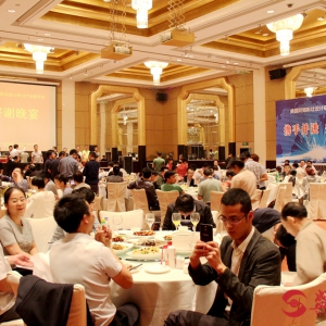 鑫实达建材美国阿姆斯壮产品推介会在贵阳举行 贵州知名青年歌手朵久央助阵