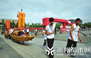 这次酒博会，酒商蛮拼的：美女促销、悟空上阵、大酒坛、脱口秀