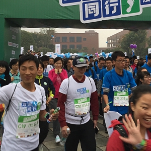 长沙2000人徒步36公里 为山区儿童募集73万善款