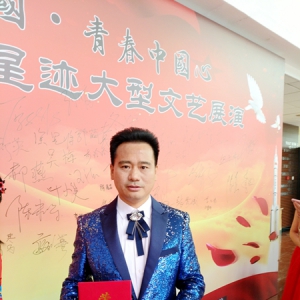 华语原创歌手朱彩昀参加CCTV声影星迹节目录制演绎湘商风采