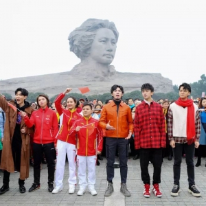 水陆空快闪大联欢！橘子洲头万人合唱点燃澎湃激情