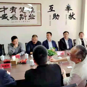 全国工商联调研小组调研龙里县湖南商会