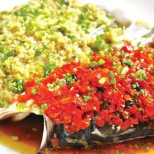 剁辣椒鱼头，是满汉全席中的土霸王