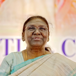 莫尔穆当选！印度第二位女总统诞生