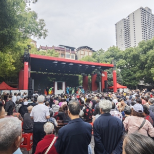 “五一”假期第二日，近1300万人次游湖南